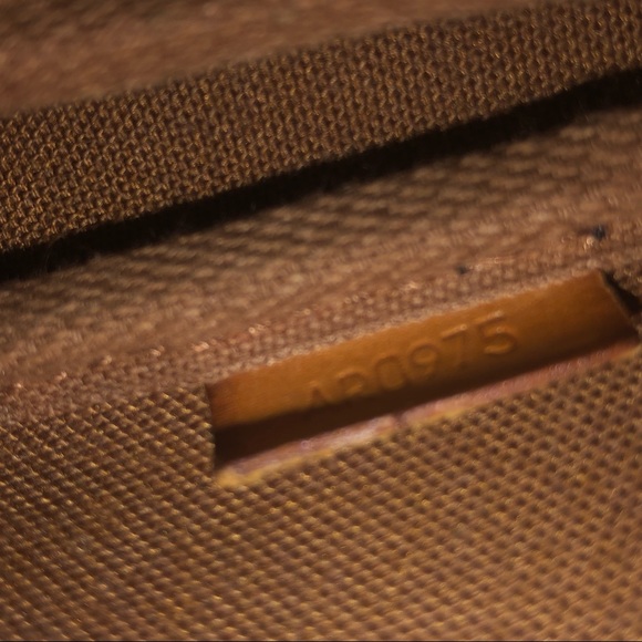 Louis Vuitton Pochette Accesoires - Picture 3 of 7